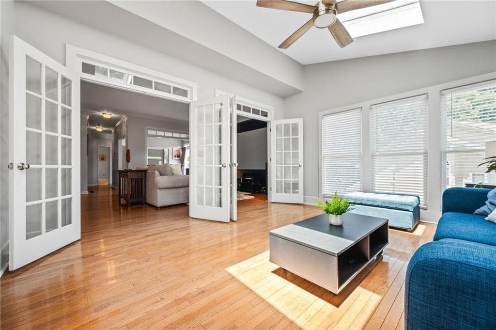 3 bedroom, 4 bathroom, 2,744 sq ft townhouse sold at 2556 Oakwood Trace, Smyrna, GA 30080