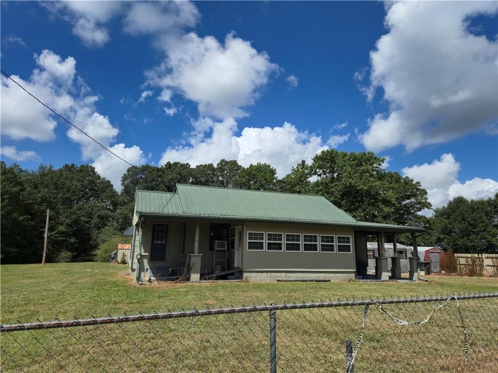 3 bedroom, 1 bathroom, 1,056 sq ft single family residence under contract at 3880 Hiram Lithia Springs Road, Powder Springs, GA 30127