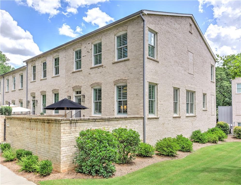 501 Woodhollow Drive, Roswell, GA 30075 — most recent listing photo