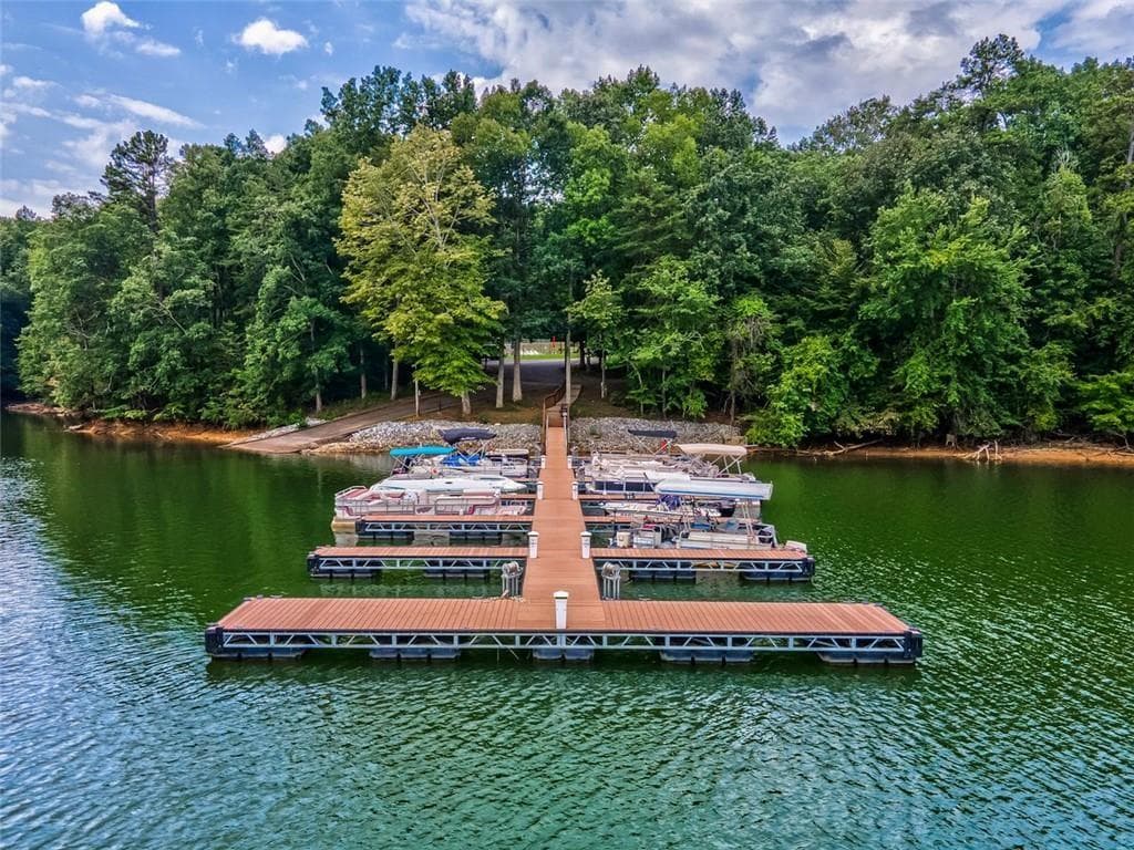single family residence sold at 6421 Honeysuckle Lane, Gainesville, GA 30506