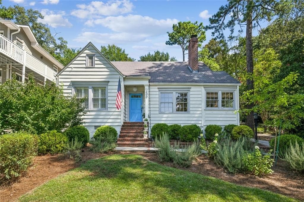 3 bedroom, 2 bathroom, 2,090 sq ft single family residence sold at 200 Eureka Drive, Atlanta, GA 30305