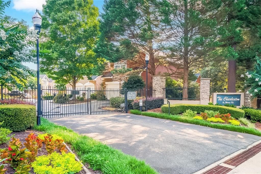4 bedroom, 4 bathroom, 3,209 sq ft townhouse sold at 4523 Wieuca Road, Atlanta, GA 30342