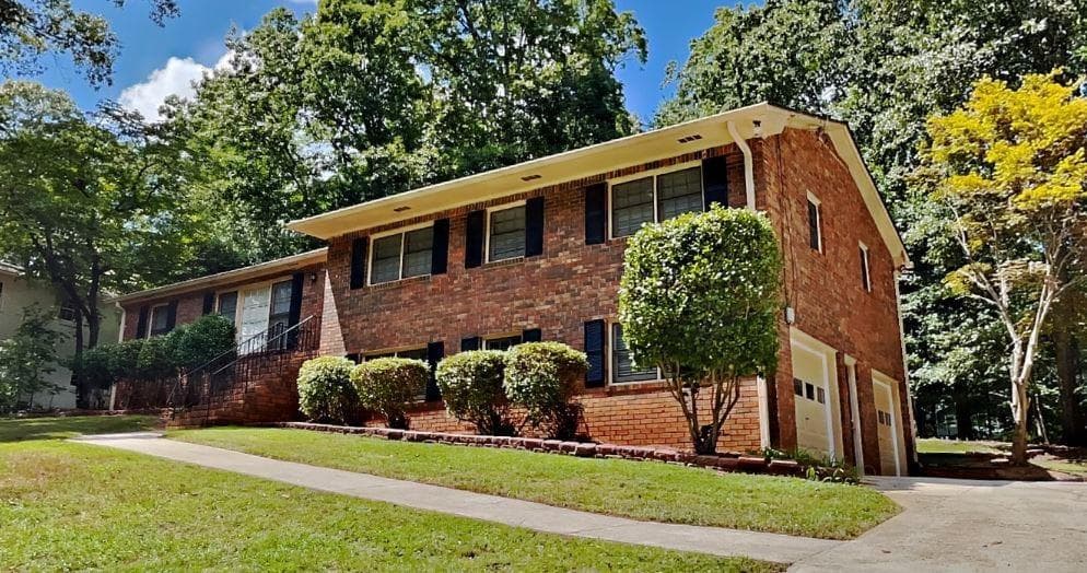 4 bedroom, 2 bathroom, 1,883 sq ft single family residence sold at 2830 Wendy Lane, Marietta, GA 30062