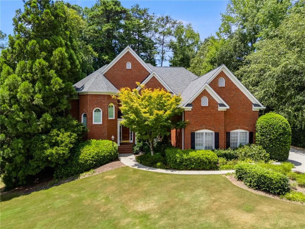6 bedroom, 6 bathroom, 5,415 sq ft single family residence sold at 800 Spalding Heights Drive, Atlanta, GA 30350