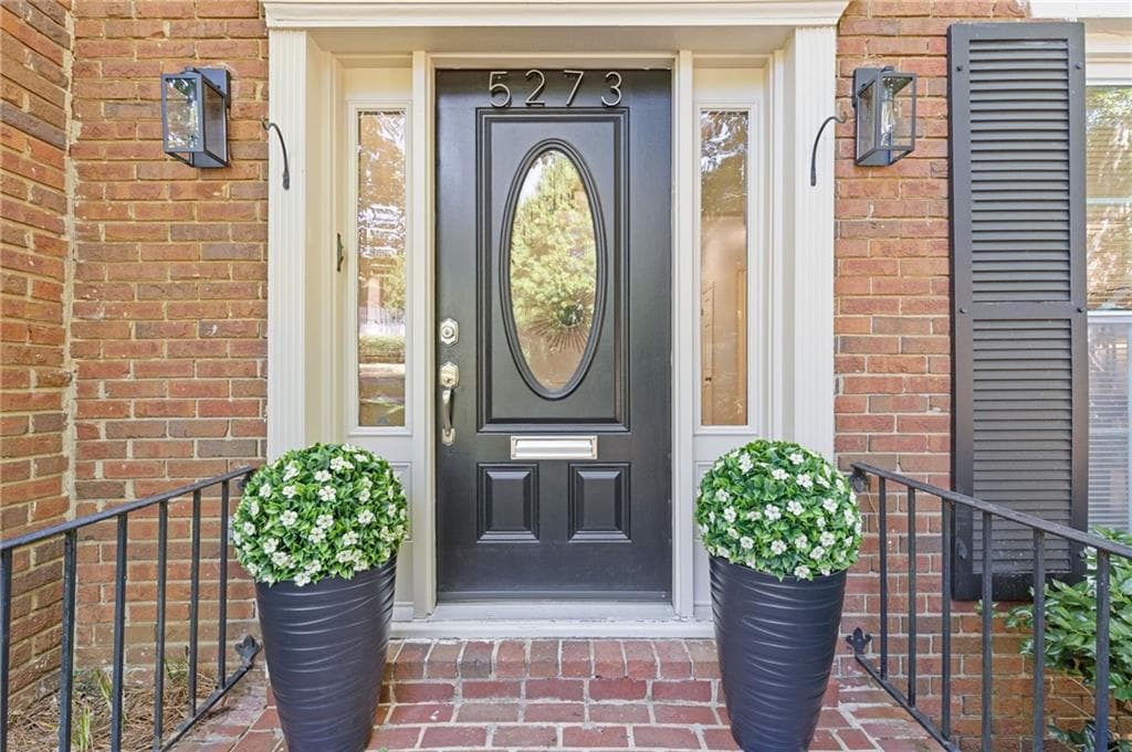 3 bedroom, 4 bathroom, 3,147 sq ft townhouse sold at 5273 Glenridge Drive, Atlanta, GA 30342