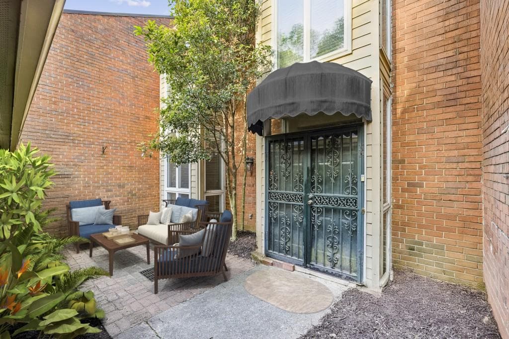 3 bedroom, 4 bathroom, 3,312 sq ft townhouse sold at 45 Willow, Atlanta, GA 30342