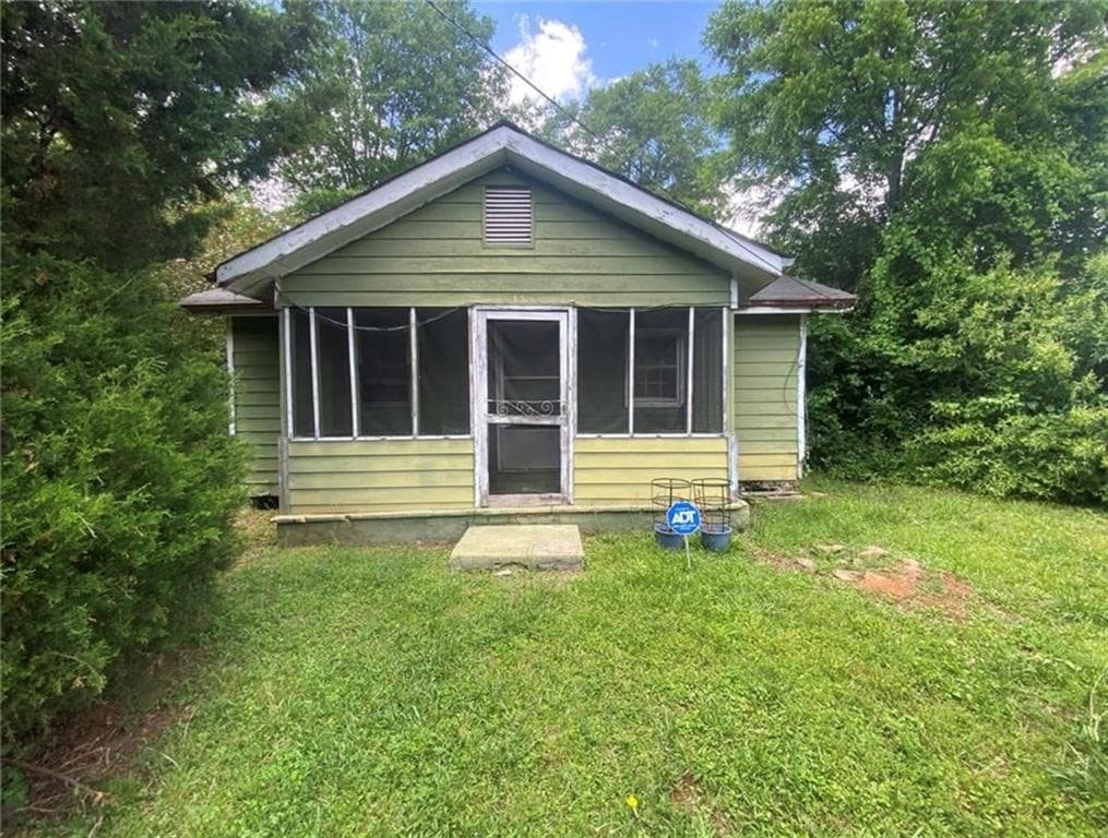 3 bedroom, 1 bathroom, 1,034 sq ft single family residence sold at 118 Perry Street, Monroe, GA 30655