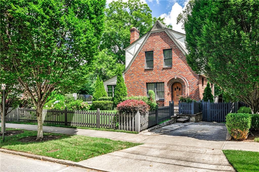 5 bedroom, 4 bathroom, 2,110 sq ft single family residence sold at 1012 Cumberland Road, Atlanta, GA 30306