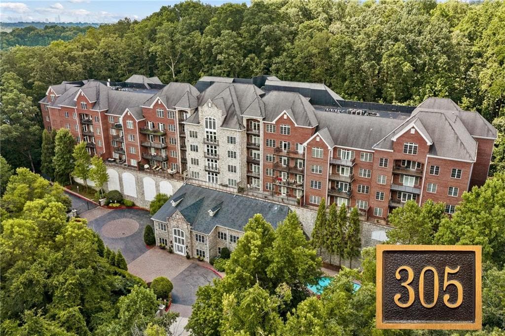 3 bedroom, 4 bathroom, 2,305 sq ft condominium sold at 3280 Stillhouse Lane 305, Atlanta, GA 30339