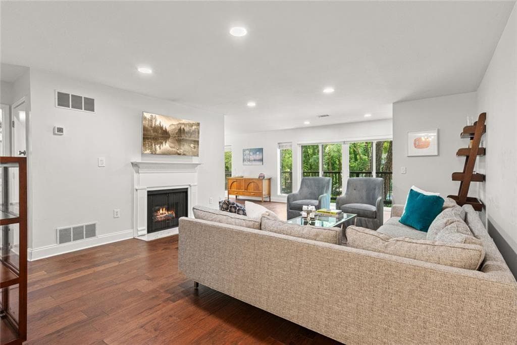2 bedroom, 2 bathroom, 1,504 sq ft condominium sold at 4104 Pine Heights Drive, Atlanta, GA 30324