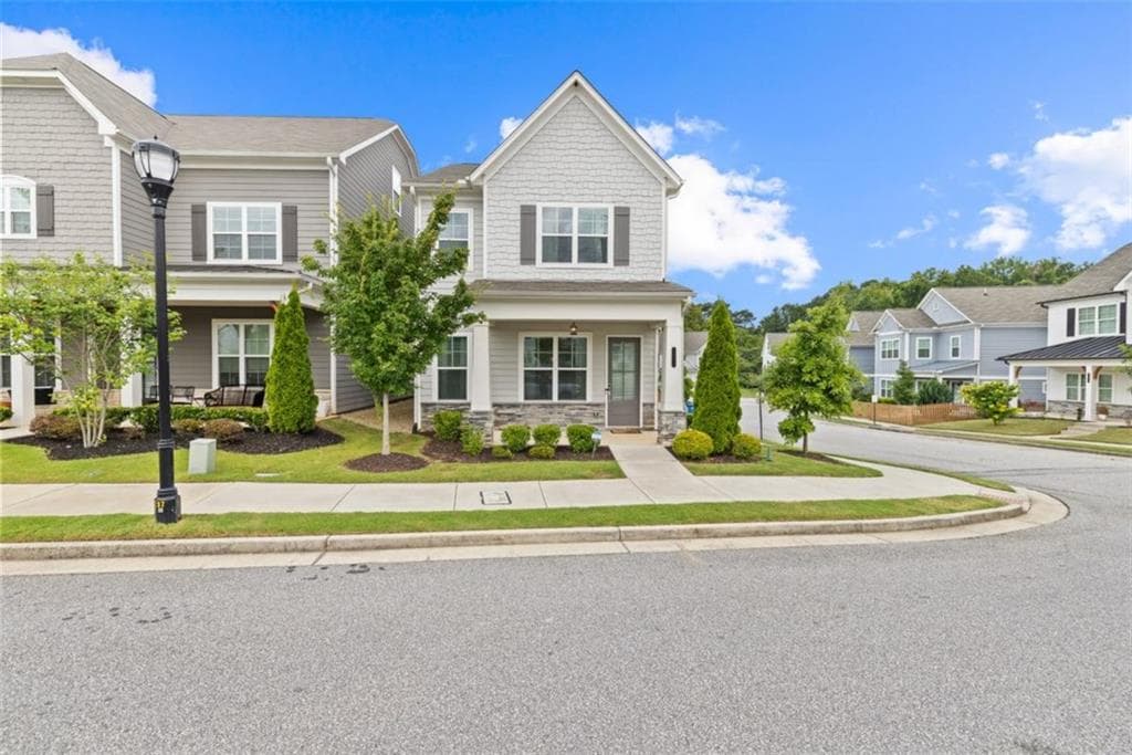3 bedroom, 3 bathroom, 1,528 sq ft single family residence sold at 1993 Granite Hills Road, Atlanta, GA 30318