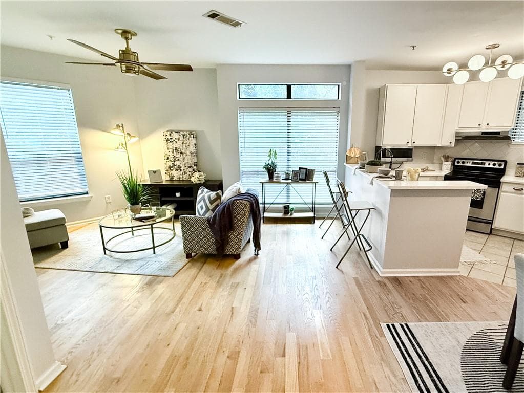 2 bedroom, 2 bathroom, 1,049 sq ft condominium sold at 821 Ralph Mcgill Boulevard 3209, Atlanta, GA 30306