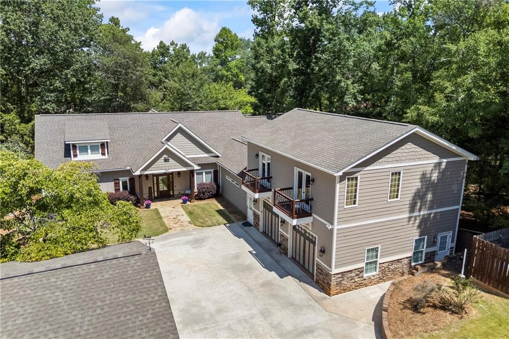 4 bedroom, 4 bathroom single family residence sold at 357 Tugaloo Point, Hartwell, GA 30643