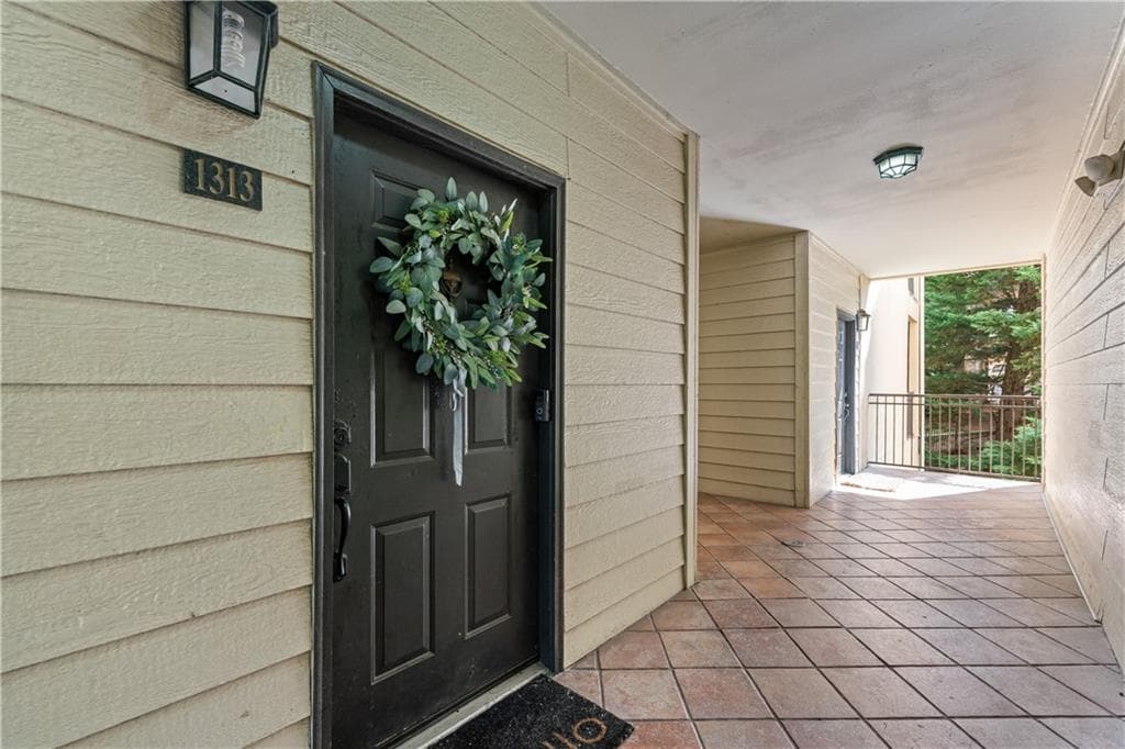 2 bedroom, 2 bathroom, 1,048 sq ft condominium sold at 3777 Peachtree Road 1313, Brookhaven, GA 30319