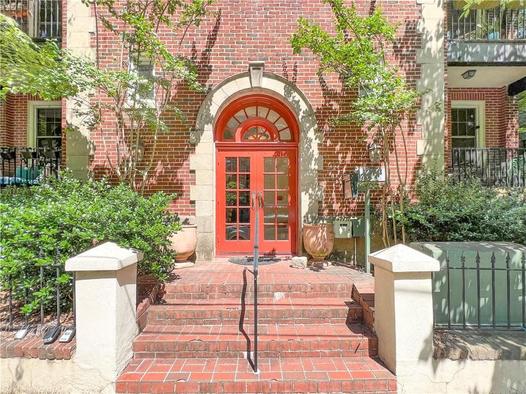 1 bedroom, 1 bathroom, 479 sq ft condominium sold at 741 Frederica Street 9, Atlanta, GA 30306