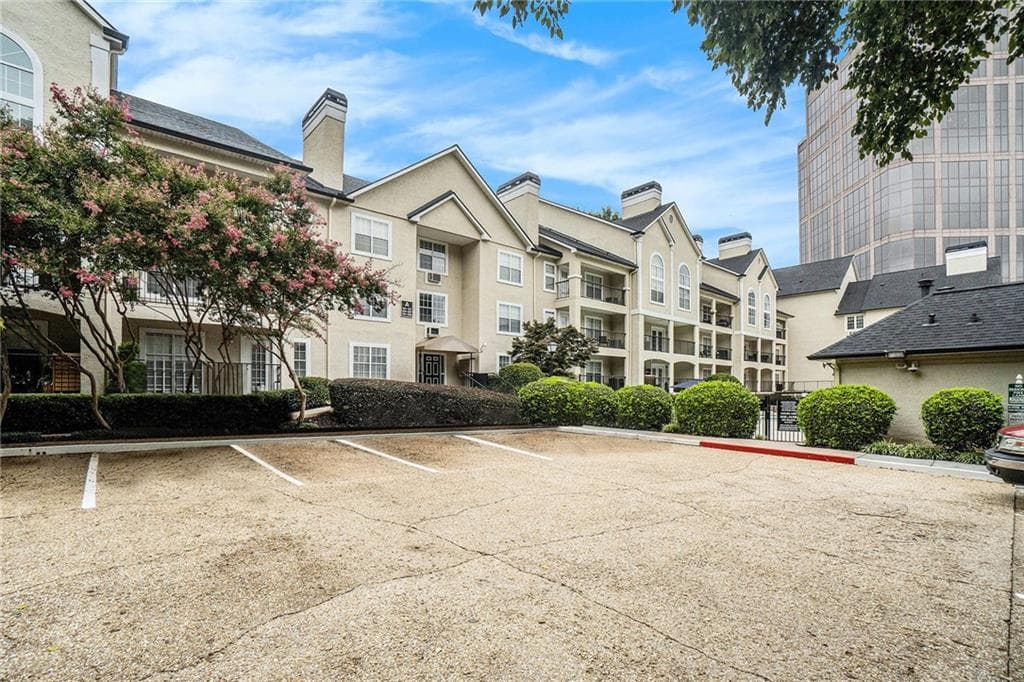 1 bedroom, 1 bathroom, 790 sq ft condominium sold at 3655 Habersham Road A314, Atlanta, GA 30305