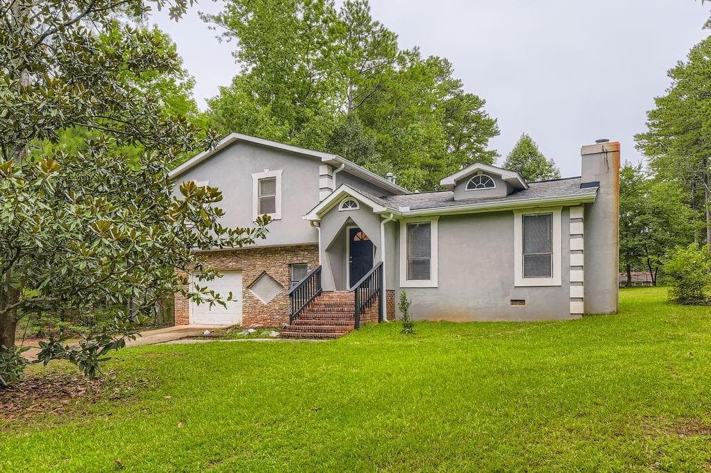 3 bedroom, 2 bathroom, 1,350 sq ft single family residence sold at 5455 Red Berry Lane, Atlanta, GA 30331