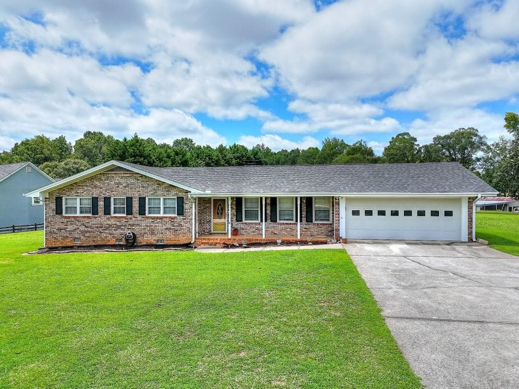 3 bedroom, 2 bathroom, 1,633 sq ft single family residence sold at 1735 Knight Circle, Loganville, GA 30052