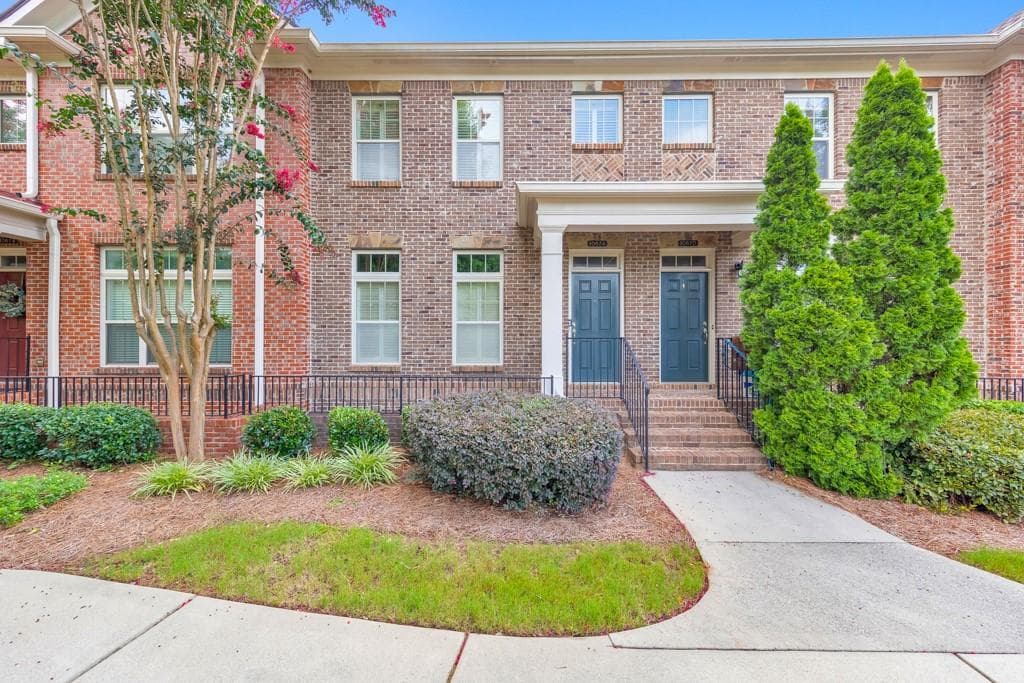 2 bedroom, 4 bathroom, 2,117 sq ft townhouse sold at 10674 Weir Way, Alpharetta, GA 30022