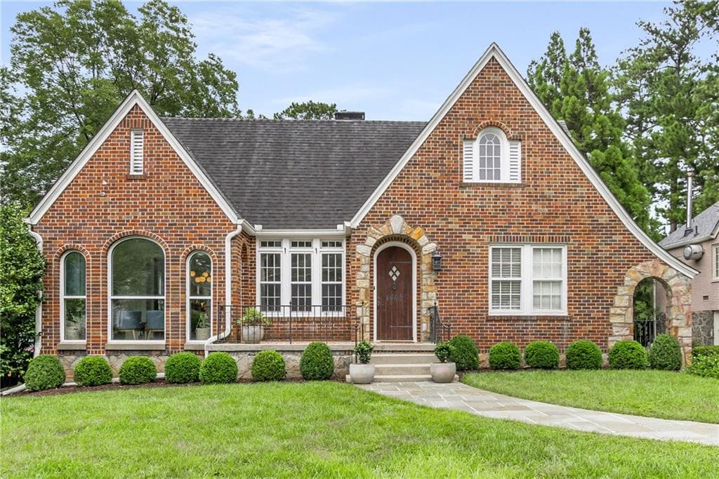 4 bedroom, 4 bathroom single family residence sold at 1665 Johnson Road, Atlanta, GA 30306