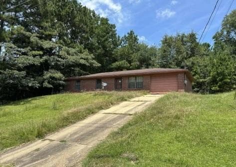 3 bedroom, 1 bathroom, 12,000 sq ft single family residence sold at 310 Sycamore Drive, Eufaula, AL 36027