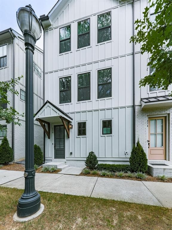 2 bedroom, 3 bathroom, 1,412 sq ft townhouse sold at 270 Dilbeck Place, Sandy Springs, GA 30342