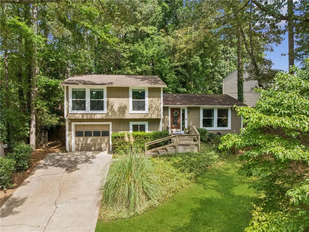 3 bedroom, 2 bathroom, 2,184 sq ft single family residence sold at 9705 N Pond Circle, Roswell, GA 30076