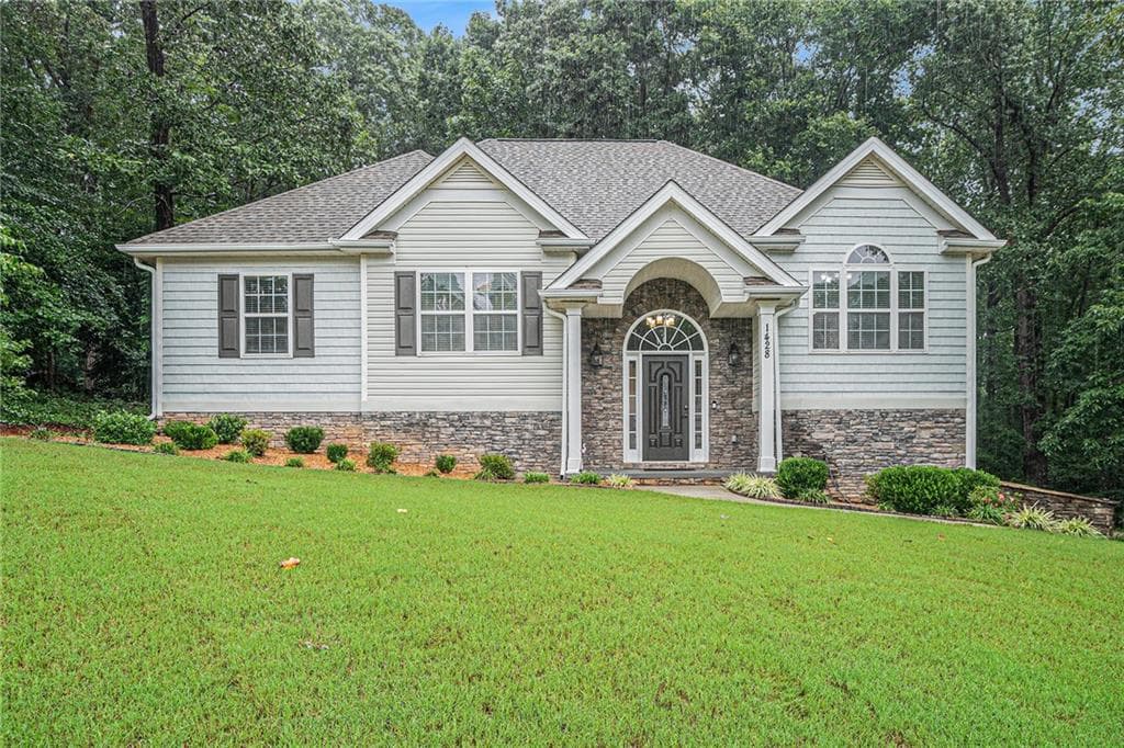 4 bedroom, 3 bathroom, 2,405 sq ft single family residence sold at 1428 White Oak Trace, Loganville, GA 30052