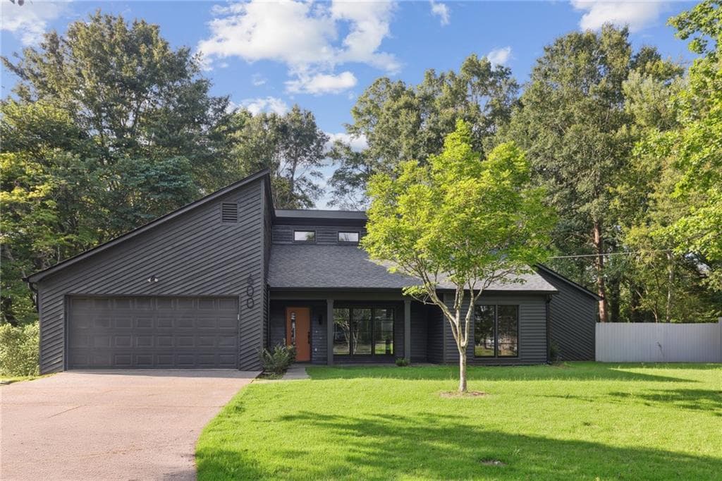 3 bedroom, 3 bathroom, 1,700 sq ft single family residence sold at 600 Applewood Lane, Marietta, GA 30064