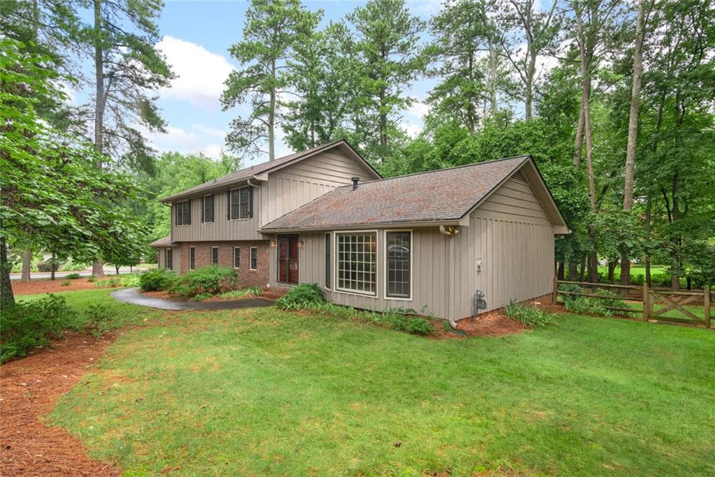 4 bedroom, 3 bathroom, 2,904 sq ft single family residence sold at 11625 Northgate Way, Roswell, GA 30075