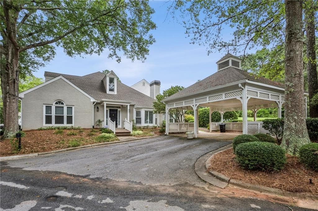 3 bedroom, 3 bathroom, 2,226 sq ft condominium sold at 301 Carryback Drive, Marietta, GA 30068