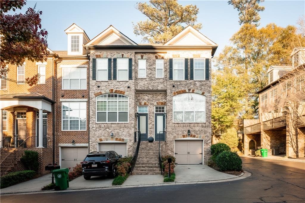 3 bedroom, 4 bathroom, 2,302 sq ft townhouse sold at 2661 Rivers Edge Drive, Atlanta, GA 30324