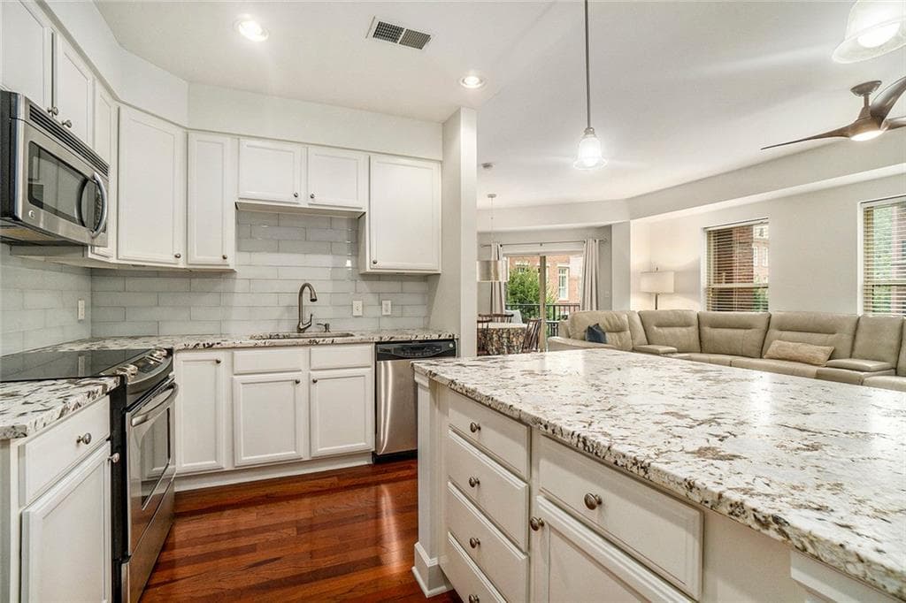 2 bedroom, 2 bathroom, 1,172 sq ft condominium sold at 200 River Vista Drive 307, Atlanta, GA 30339