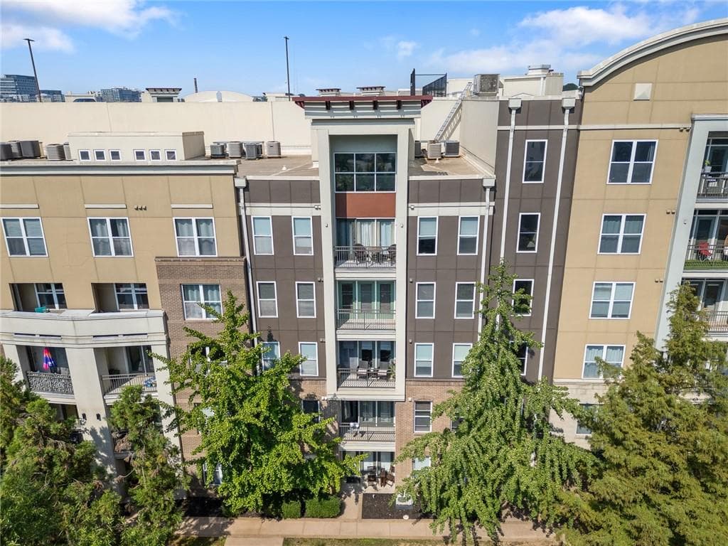2 bedroom, 2 bathroom, 1,326 sq ft condominium sold at 390 17th Street 4063, Atlanta, GA 30363