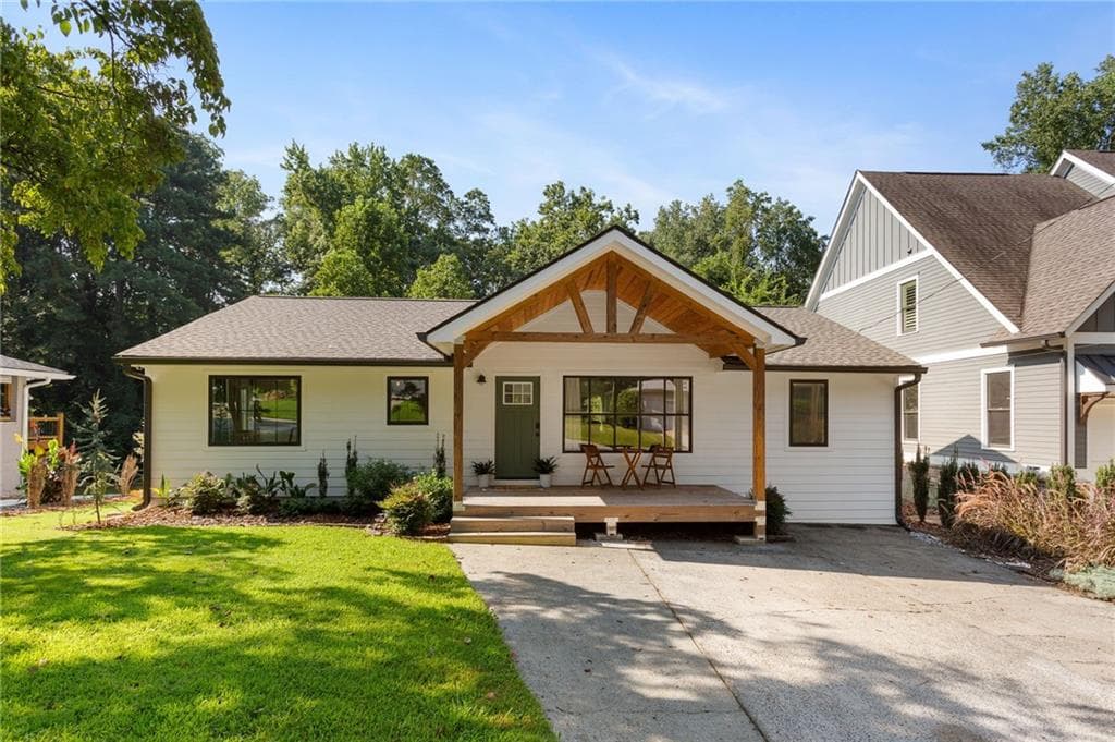 3 bedroom, 2 bathroom single family residence sold at 984 Bank Street, Smyrna, GA 30080