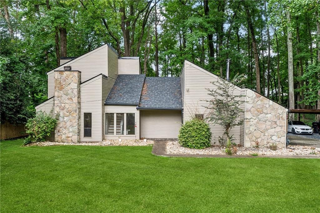 3 bedroom, 2 bathroom, 2,200 sq ft single family residence sold at 345 VINEYARD Drive, Marietta, GA 30064