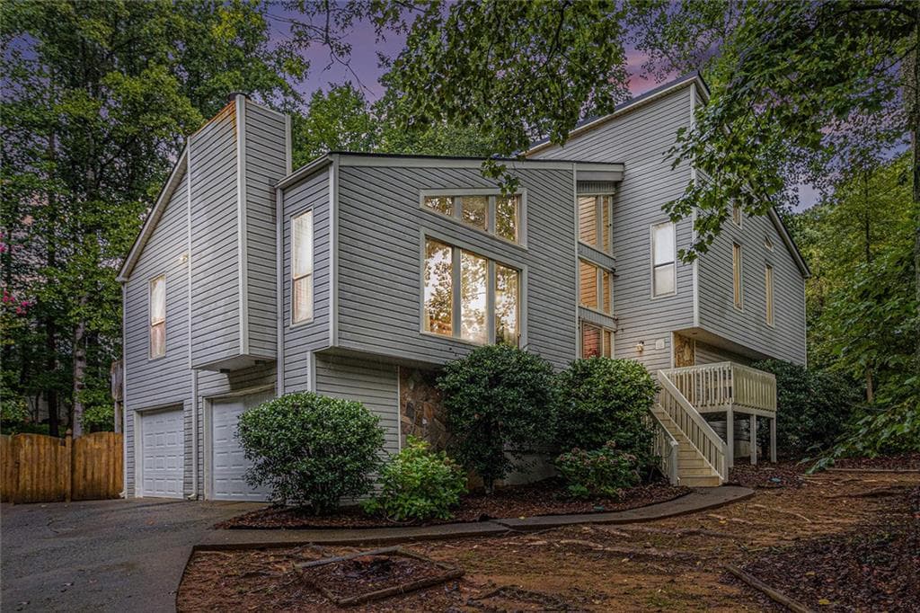4 bedroom, 3 bathroom, 2,552 sq ft single family residence sold at 2835 Sudbury Court, Marietta, GA 30062