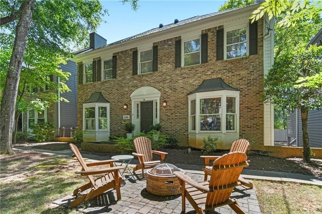4 bedroom, 4 bathroom, 2,648 sq ft single family residence sold at 2316 Defoors Ferry Road, Atlanta, GA 30318