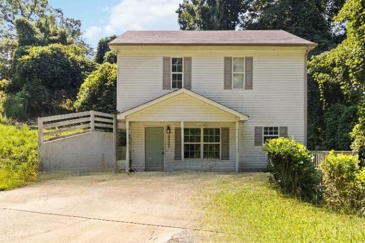 3 bedroom, 2 bathroom, 1,536 sq ft single family residence sold at 9005 Lemans Trail, Gainesville, GA 30506