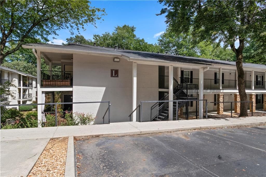 1 bedroom, 1 bathroom, 525 sq ft condominium sold at 1150 Collier Road 10L, Atlanta, GA 30318