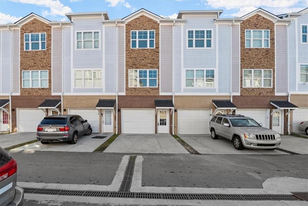 3 bedroom, 4 bathroom, 1,538 sq ft townhouse sold at 2006 Ocean Drive, Atlanta, GA 30318