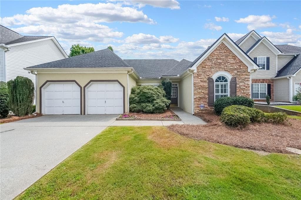3 bedroom, 2 bathroom, 1,641 sq ft single family residence sold at 52 Lakebrooke Lane, Marietta, GA 30066