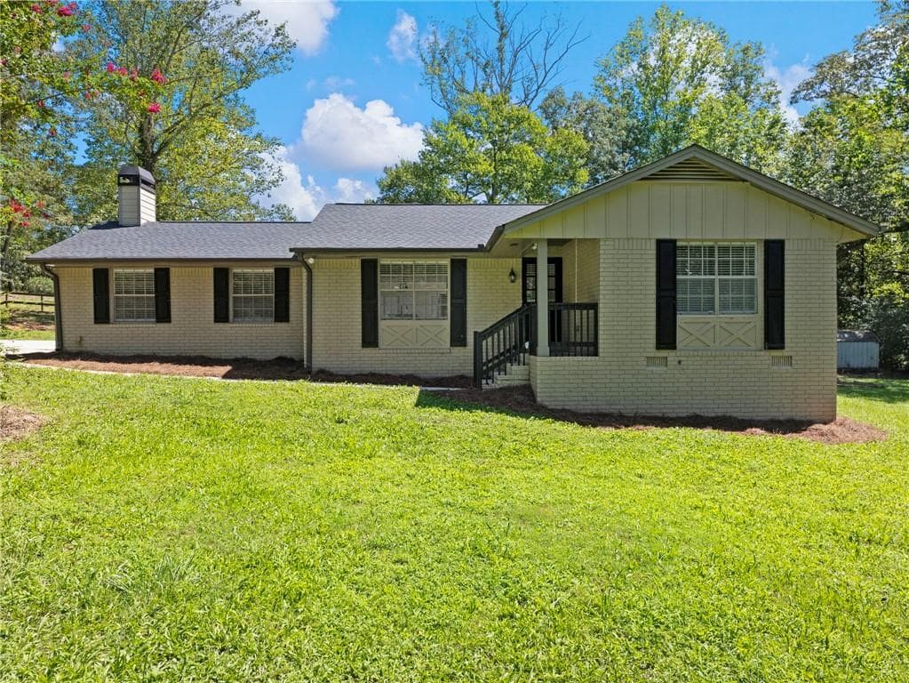 3 bedroom, 2 bathroom, 1,850 sq ft single family residence sold at 5206 OLD HICKORY Place, Gainesville, GA 30506