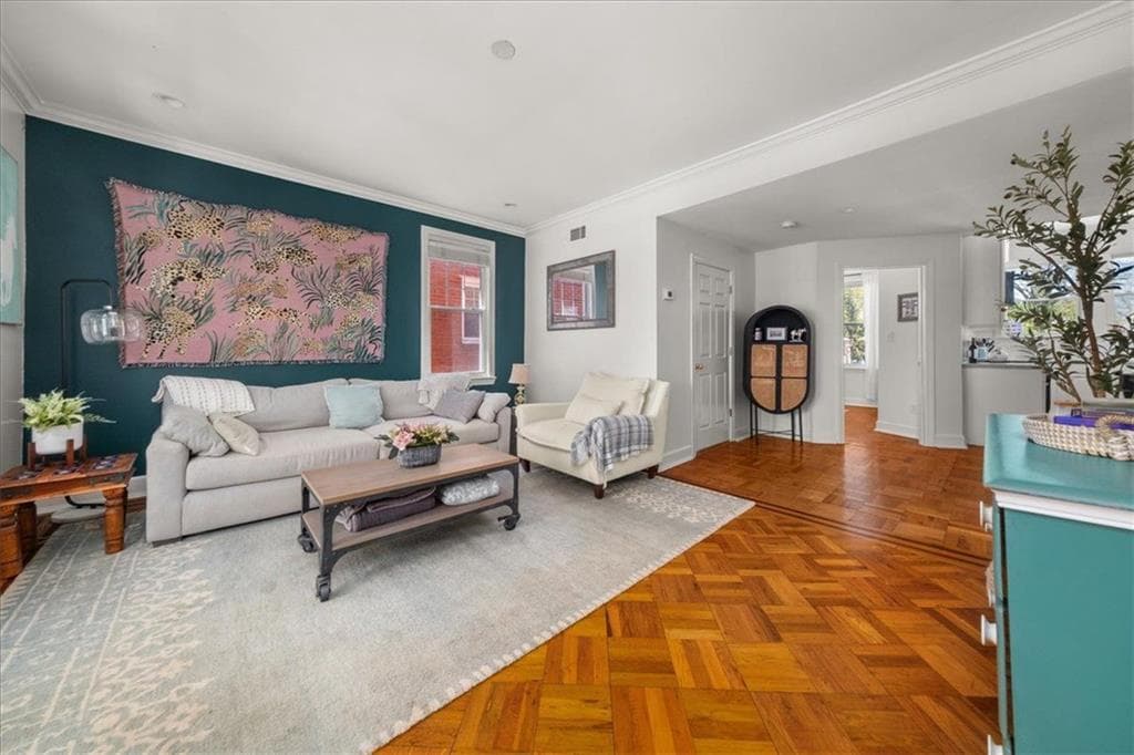 1 bedroom, 1 bathroom, 725 sq ft condominium sold at 878 Briarcliff Road B4, Atlanta, GA 30306
