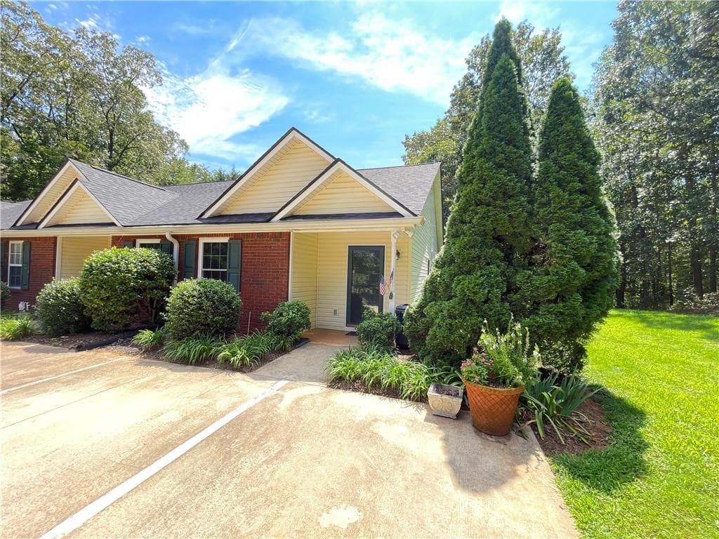 2 bedroom, 2 bathroom, 1,164 sq ft condominium sold at 4012 Hidden Hollow Terrace C, Gainesville, GA 30506