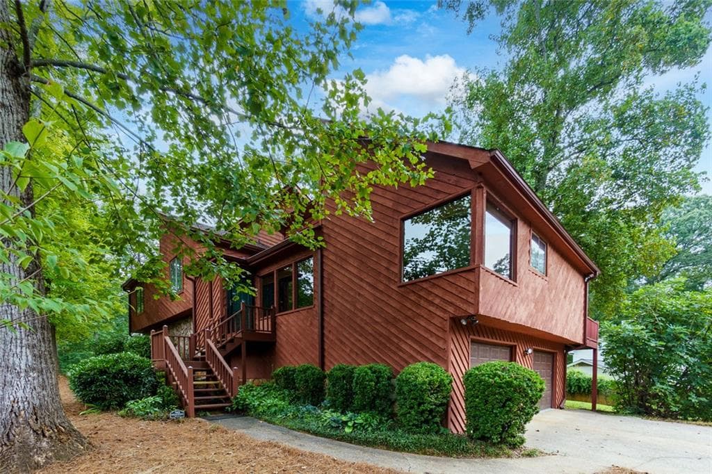 4 bedroom, 4 bathroom, 3,052 sq ft single family residence sold at 2562 Bavaria Court Court, Marietta, GA 30062