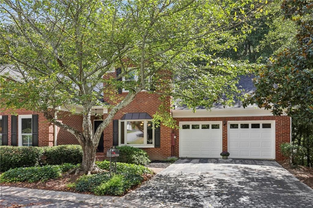 3 bedroom, 3 bathroom, 2,026 sq ft townhouse sold at 7155 Roswell Road 26, Atlanta, GA 30328