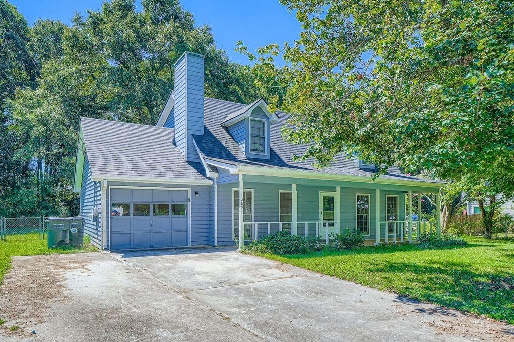 3 bedroom, 2 bathroom, 1,475 sq ft single family residence sold at 1385 Compton Woods Drive, Loganville, GA 30052