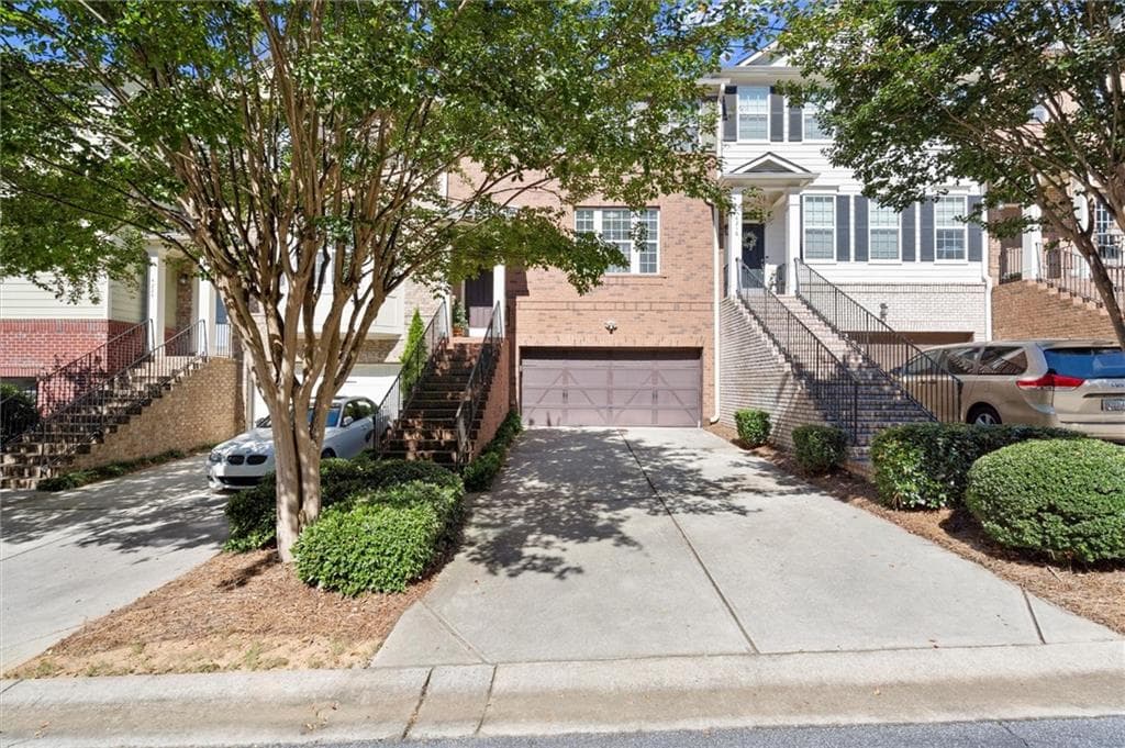 3 bedroom, 4 bathroom, 2,497 sq ft townhouse sold at 4220 Laurel Creek Court 6, Smyrna, GA 30080