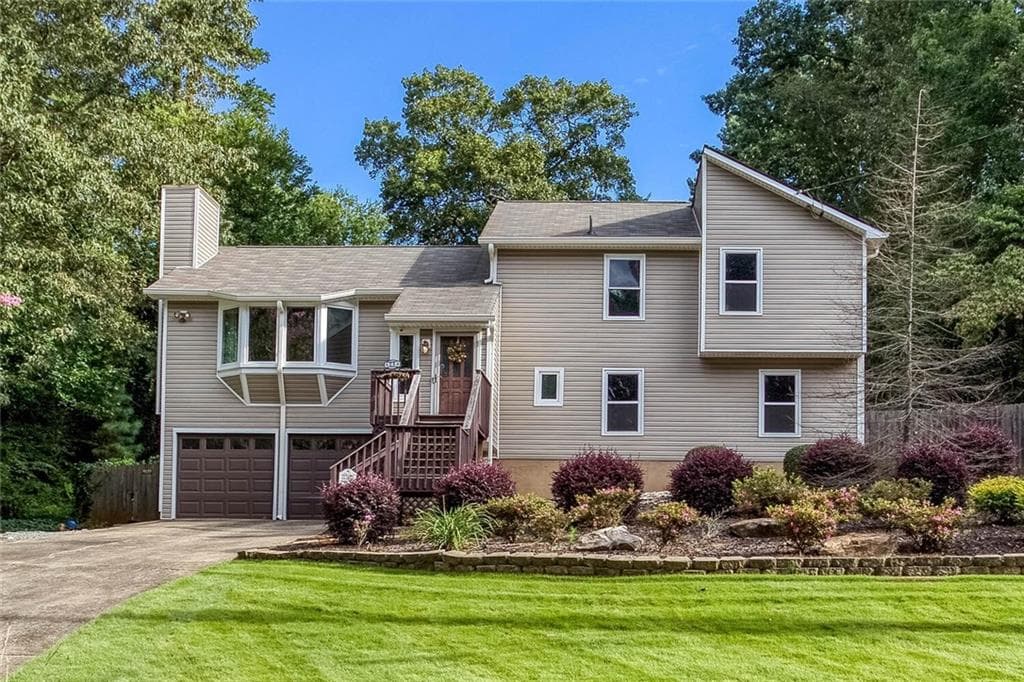 4 bedroom, 3 bathroom, 2,401 sq ft single family residence sold at 5068 Ravenwood Drive, Marietta, GA 30066
